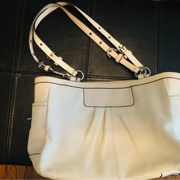 White leather, Authentic Coach bag. Excellent pre-owned condition. - Picture 2 of 6